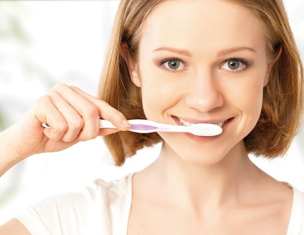 brushing teeth_woman_sum.jpg