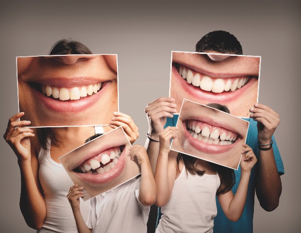 Oral care_family_smiles_teeth_s.jpg